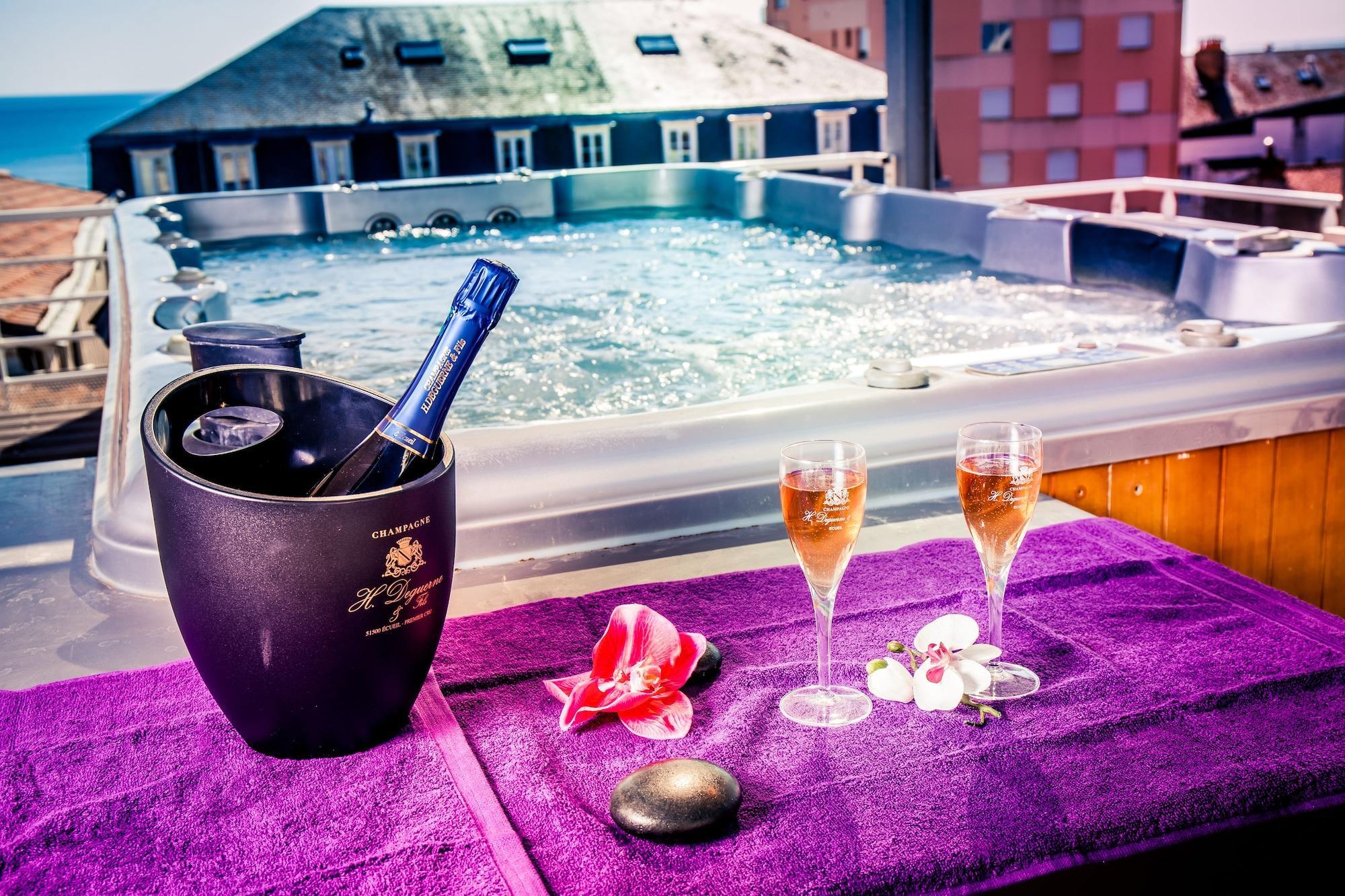 Logis - Hotel Arc En Ciel Et Spa Les Sables D'Olonne ภายนอก รูปภาพ