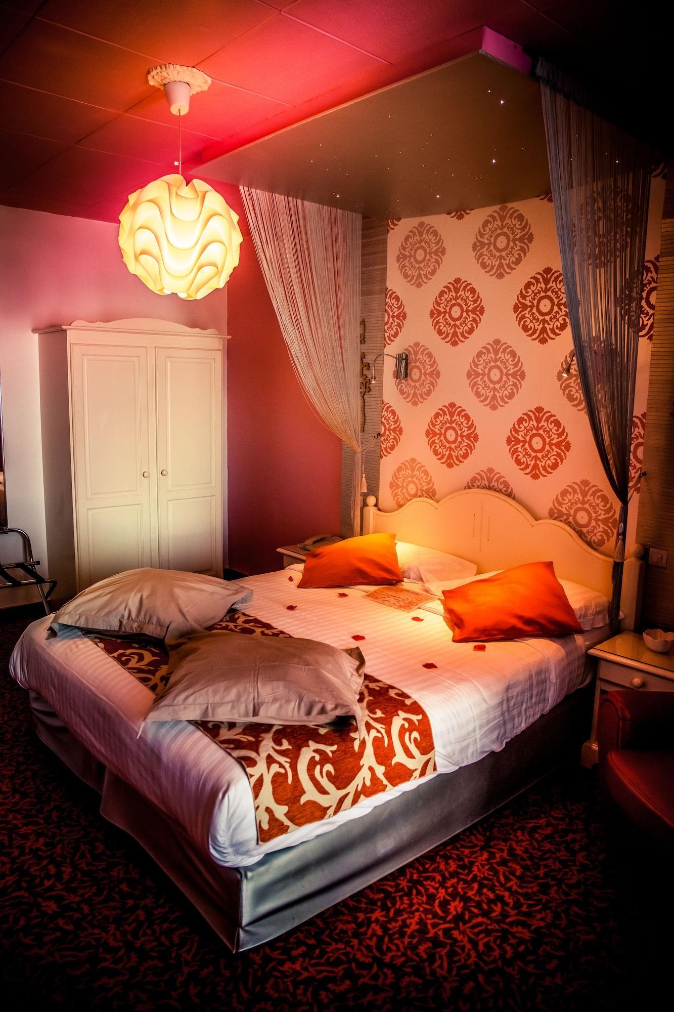 Logis - Hotel Arc En Ciel Et Spa Les Sables D'Olonne ภายนอก รูปภาพ